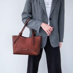 Libra Schultertasche aus Leder Schwarz TL142562