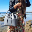 Vittoria Schultertasche Secchiello aus Leder Champagne TL141587