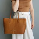 Essenza Leather Shoulder bag Red TL142612