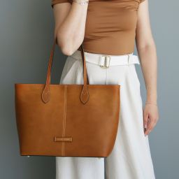 Essenza Leather Shoulder bag Темно-коричневый TL142612
