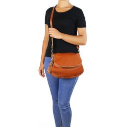 TL Bag Bolso en Piel Suave con Borla y Bandolera Canela TL141223